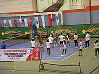 ATAŞEHİRLİ ÇOCUKLAR İLK KEZ TENİS SPORUYLA TANIŞTI
