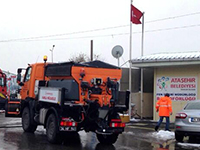Ataşehir’de karla mücadele ekipleri çalışıyor