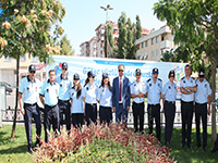 Ataşehir Belediye Zabıtasından  “Karanfilli Kutlama” 