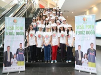 Ambalaj topluyor, ücretsiz basketbol maçı izliyorlar