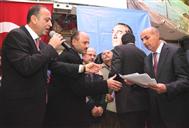 Ataşehir Belediye Başkanı Battal İlgezdi, Esatpaşa Mahallesi'nde Tapu Dağıttı