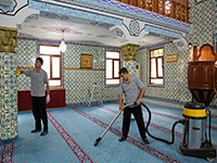 ATAŞEHİR’DE CAMİLERDE RAMAZAN TEMİZLİĞİ