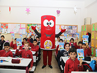 “Doğanın Pili Bitmesin” kitapları dağıtılıyor