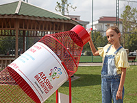 ÇEVRE İÇİN PET ŞİŞELER KUMBARAYA