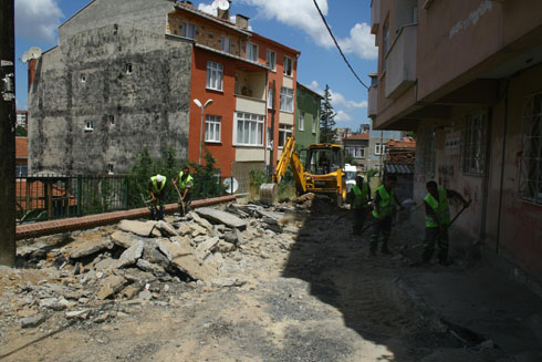 Ataşehir Belediyesi Asfaltlama Çalışmalarına Hız Verdi