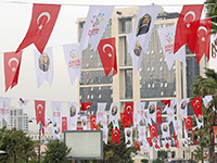 ATAŞEHİR BAYRAKLARLA DONATILIYOR