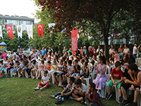 ATAŞEHİRLİLER AÇIK HAVADA SİNEMA VE TİYATRO KEYFİ YAŞADI