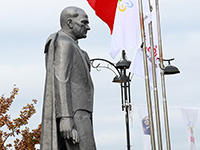 ATAMIZIN İZİNDEYİZ