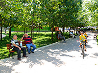 ATAŞEHİRLİLER YAZIN PARKLARDA NEFES ALIYOR