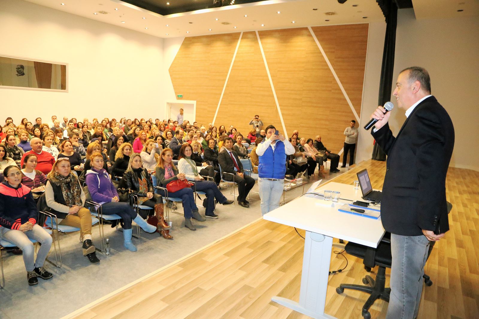 Hayvanseverler için eğitim verildi   