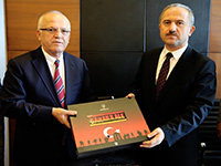  KAYMAKAM KARAMEHMETOĞLU’NDAN BELEDİYEYE VEDA ZİYARETİ