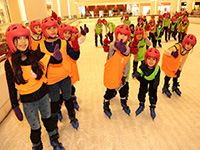 ATAŞEHİRLİ ÇOCUKLAR BUZ PİSTİNDE EĞLENİYOR
