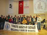 ENGELLİ VATANDAŞLARA TEKERLEKLİ SANDALYE DAĞITILDI