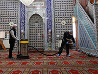 ATAŞEHİR’DEKİ CAMİLERDE RAMAZAN TEMİZLİĞİ YAPILIYOR