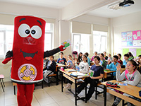KAZANDIKLARI TABLETLERİ UZAKTAN EĞİTİM İÇİN BAĞIŞLADILAR
