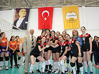 VOLEYBOL TURNUVASI SONA ERDİ